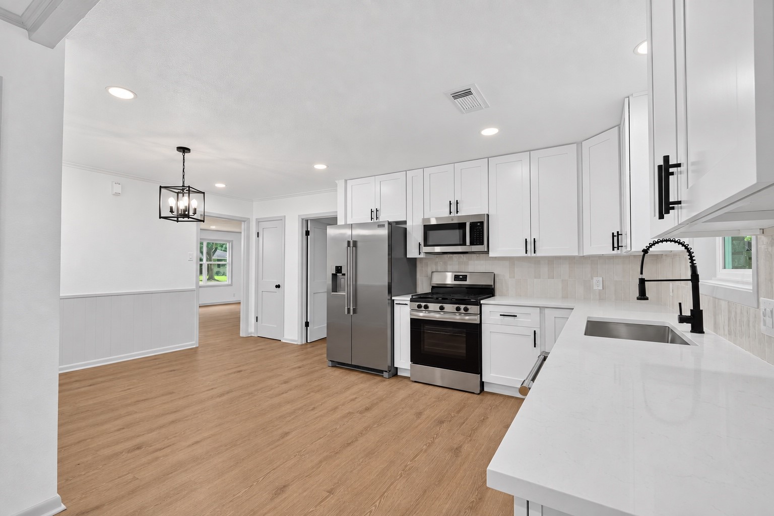 5619 Warm Springs Road Houston, TX 77035 - Photo 14 of 33 Gallery Image 14