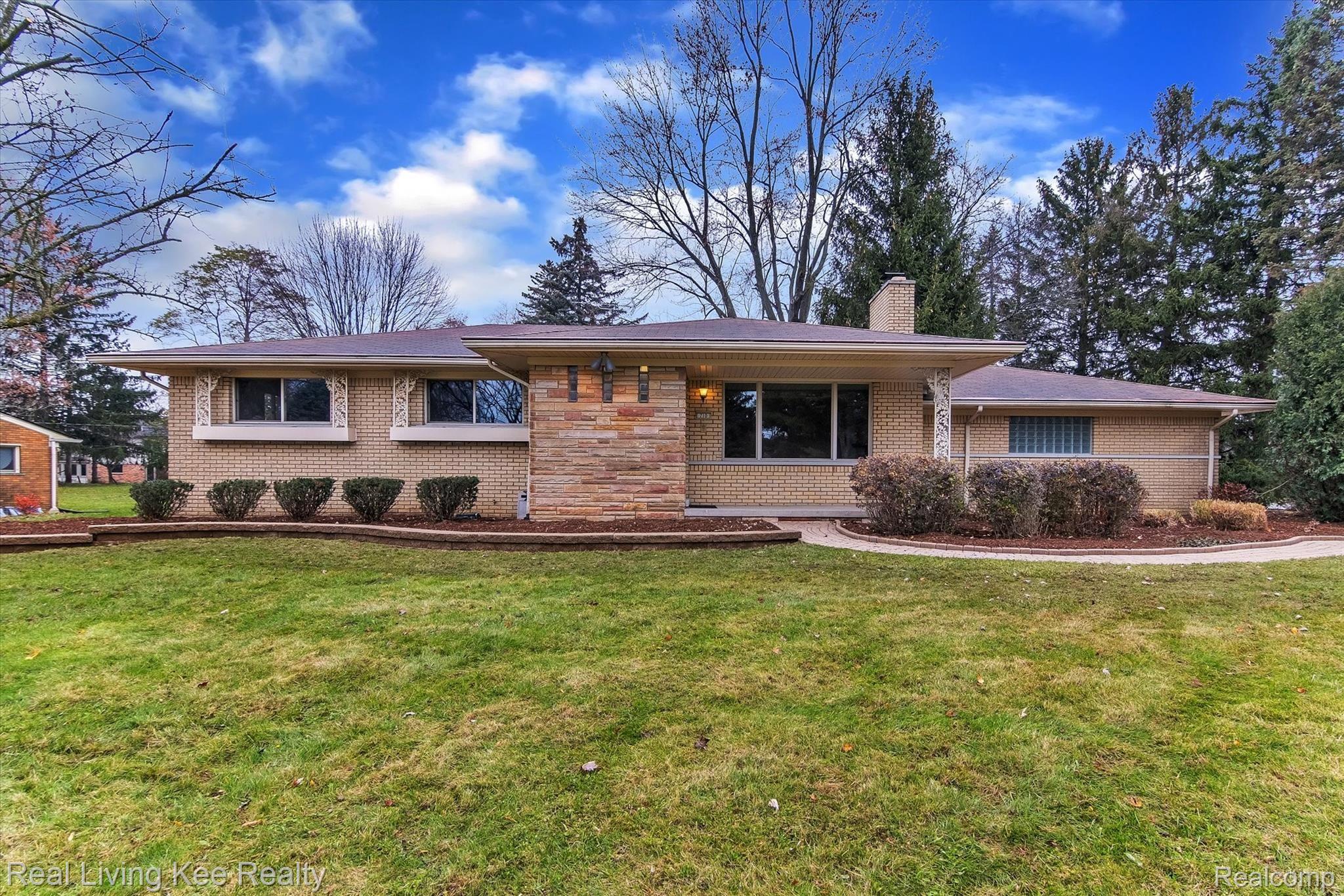 710 Castlebar Drive Rochester, MI 48309 - Photo 3 of 35 03-710 Castlebar Dr-Windowstill Real Estate Photography-3.jpg