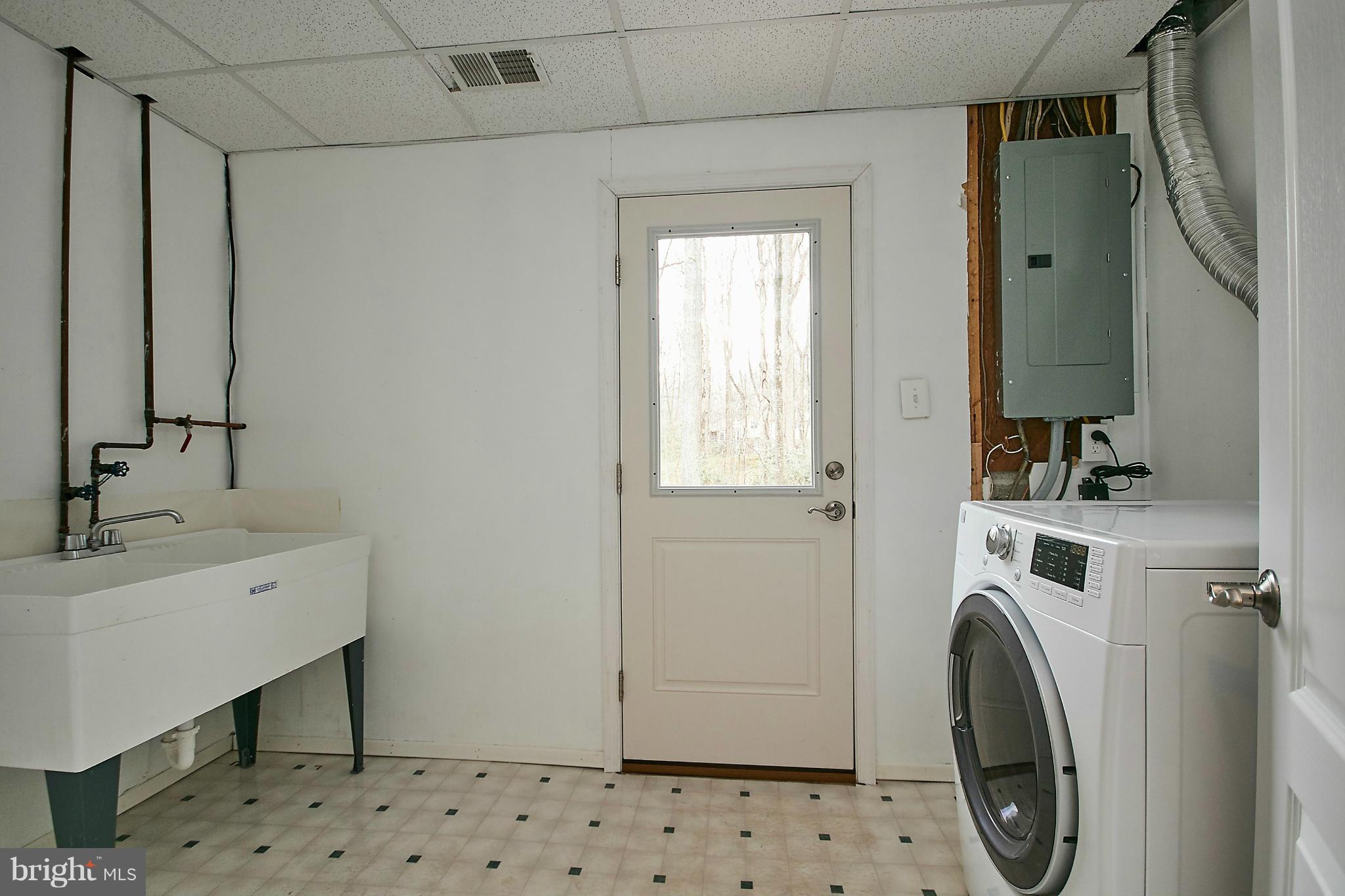 2402 Old Trace Lane Reston, VA 20191 - Photo 23 of 30 Laundry Room