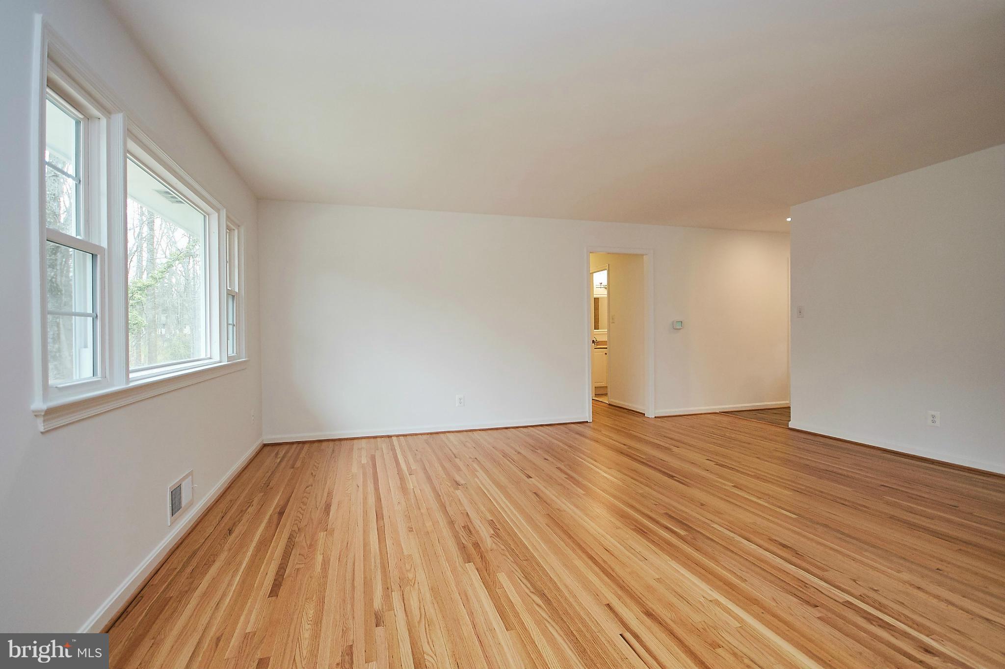 2402 Old Trace Lane Reston, VA 20191 - Photo 7 of 30 Dining Living Room