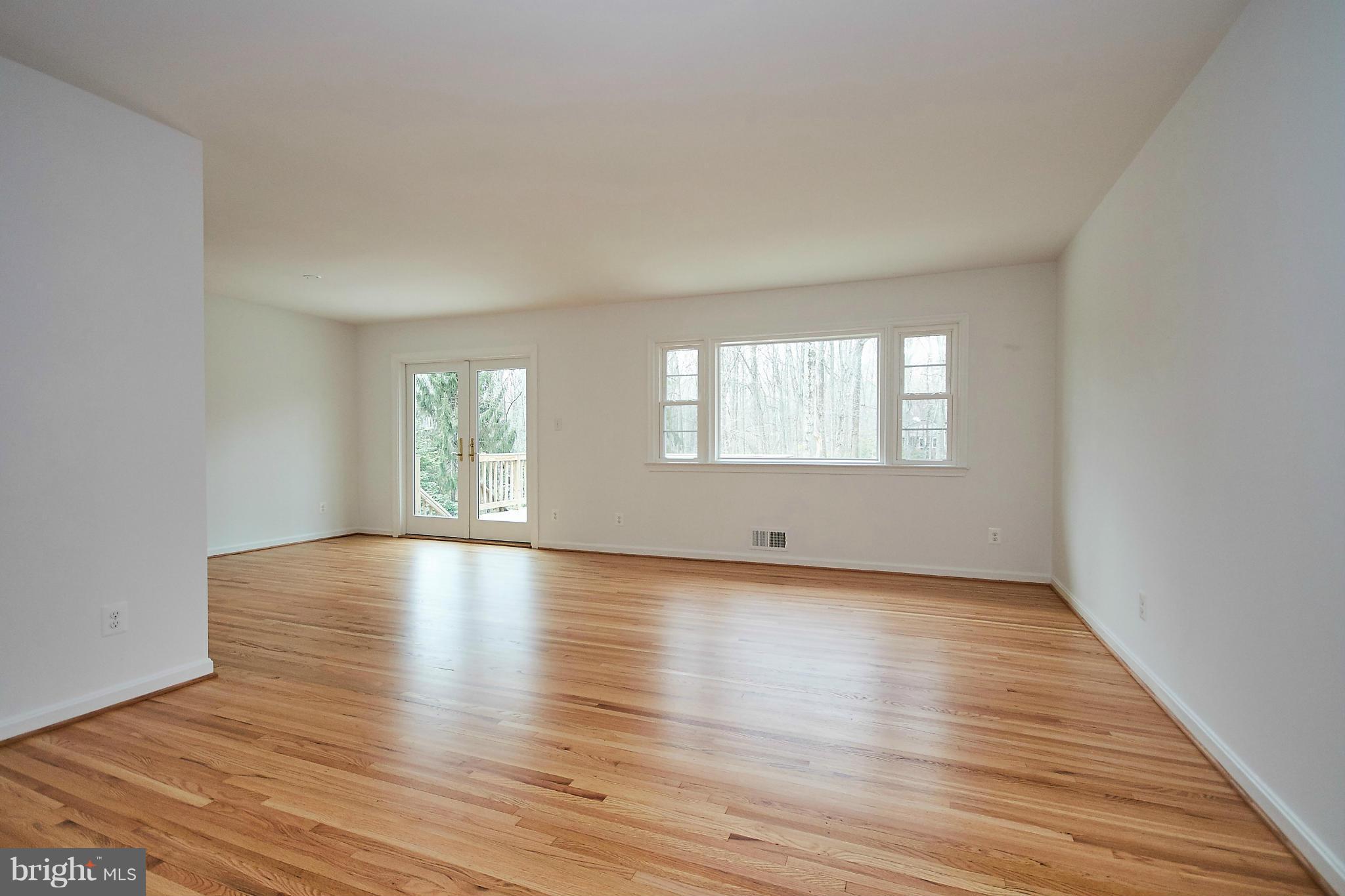 2402 Old Trace Lane Reston, VA 20191 - Photo 9 of 30 Living Room