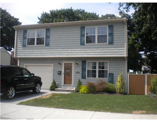 353 Woodhaven Road Pawtucket, RI 02861 - Photo 1 of 12 Exterior Front.