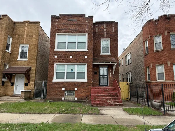 $1,700 | 7958 South Kingston Avenue, Unit 2, Chicago, IL 60617