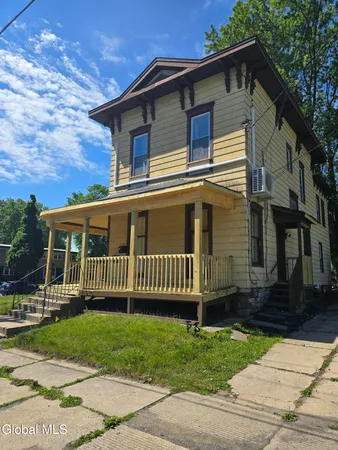 $950 | 100 Division Street, Unit 3, Amsterdam, NY 12010