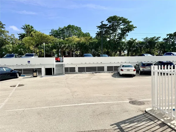 a view of a parking area