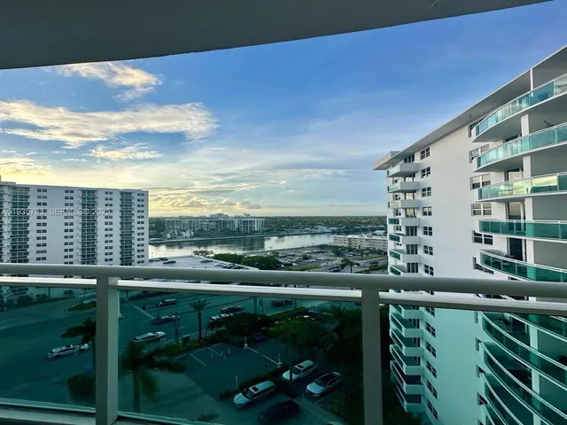 $2,300 | South Central Beach, Hollywood, FL 33019