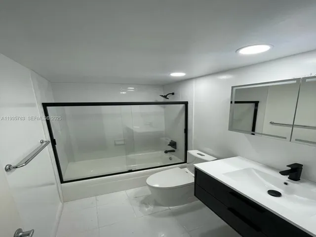 $2,300 | South Central Beach, Hollywood, FL 33019