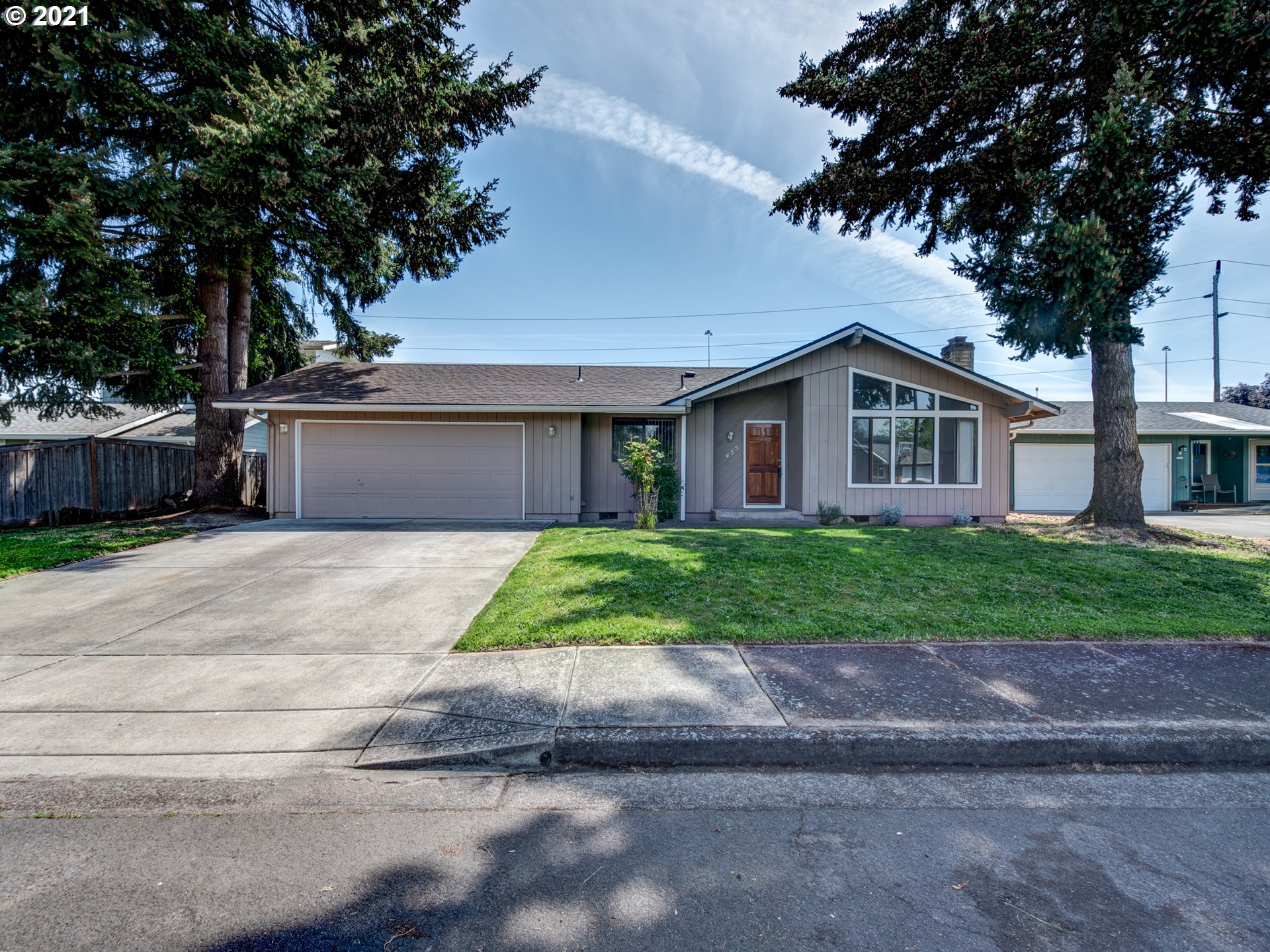 455 Panda Loop Eugene, OR 97401 - Photo 1 of 17 Gallery Image 1