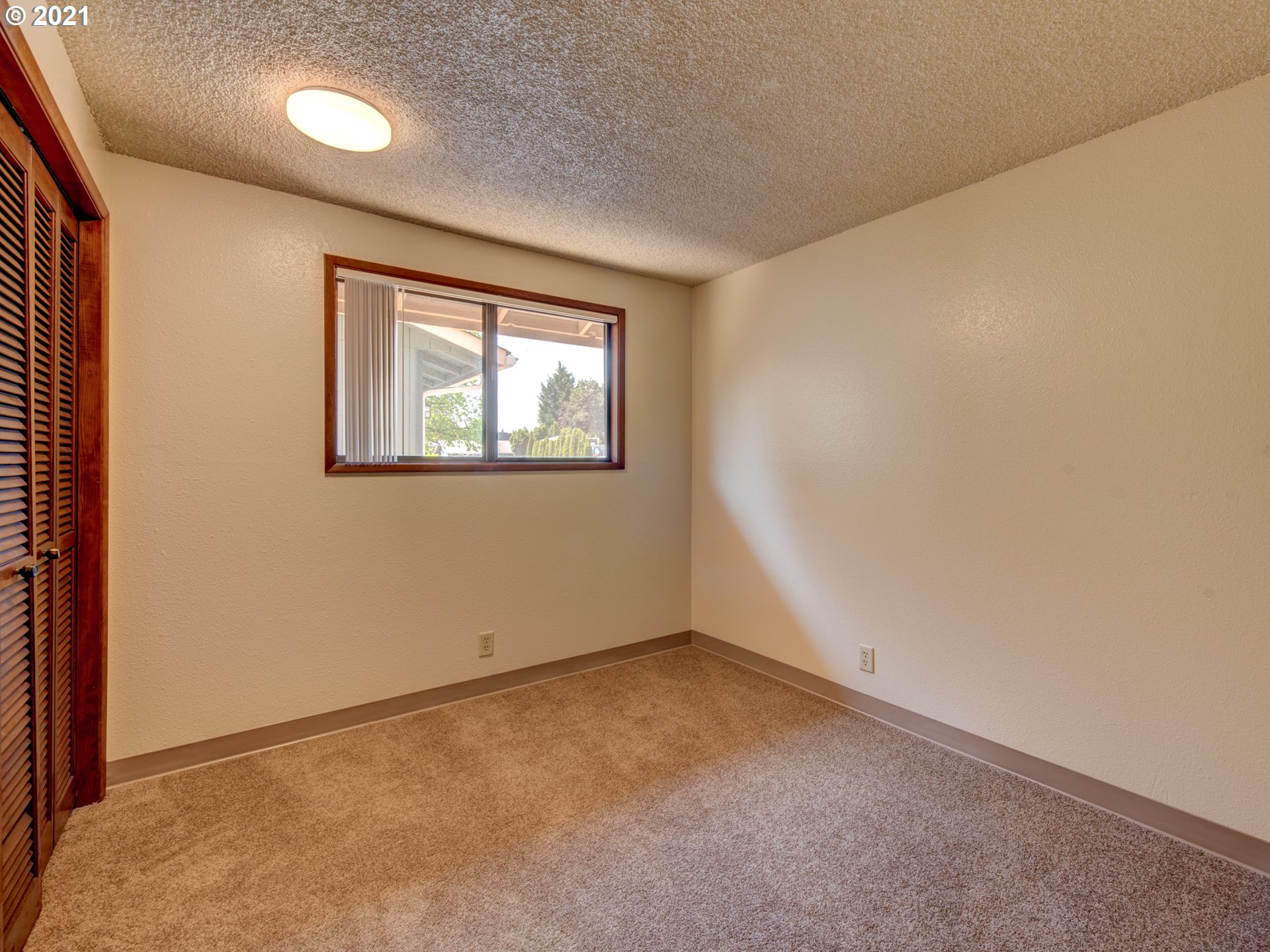 455 Panda Loop Eugene, OR 97401 - Photo 11 of 17 Gallery Image 11