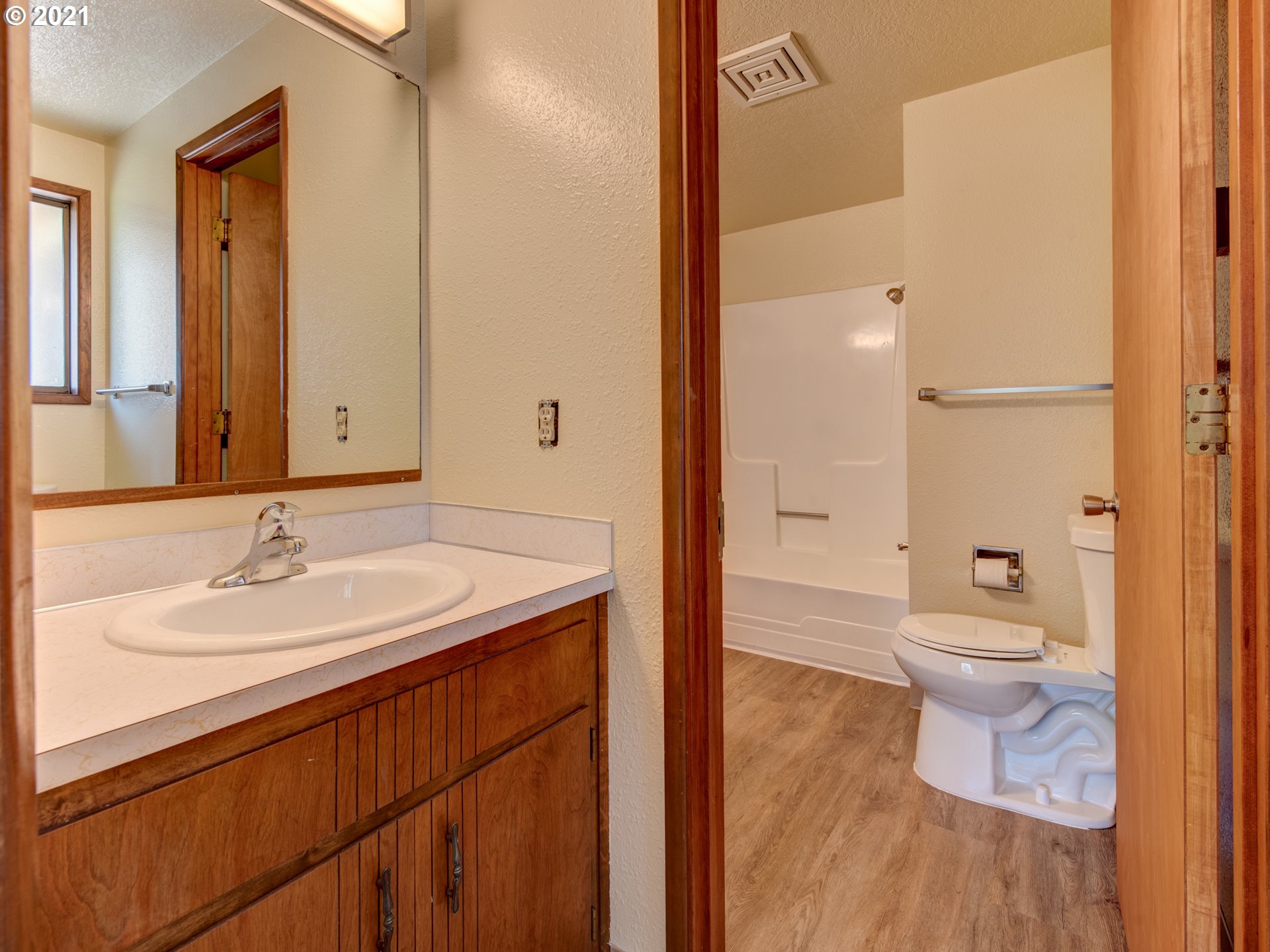 455 Panda Loop Eugene, OR 97401 - Photo 12 of 17 Gallery Image 12