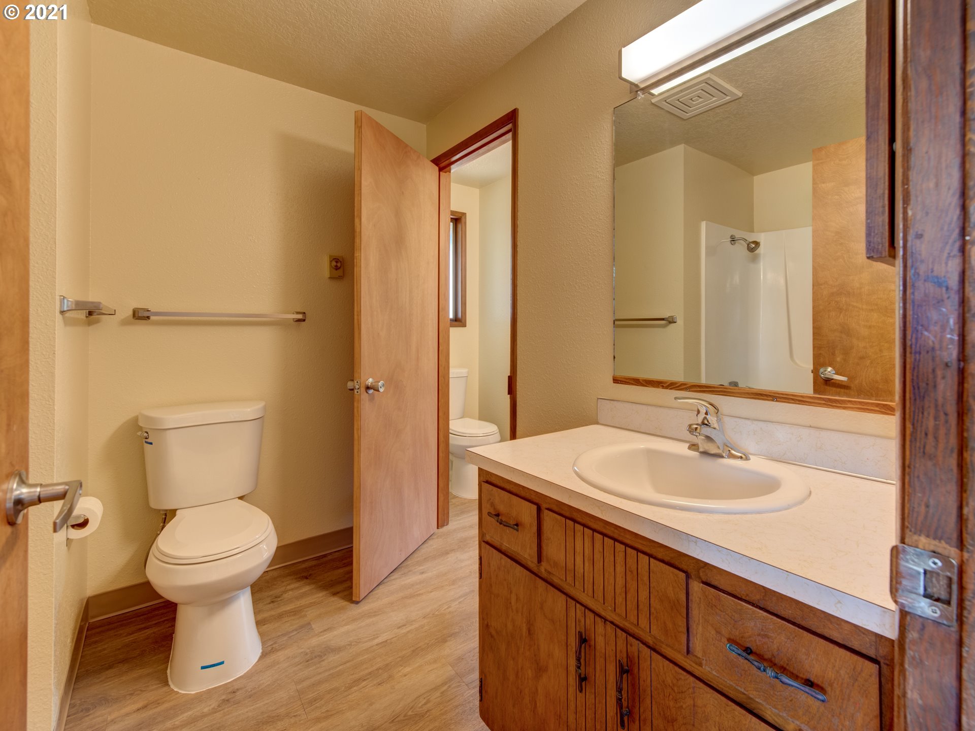 455 Panda Loop Eugene, OR 97401 - Photo 13 of 17 Gallery Image 13