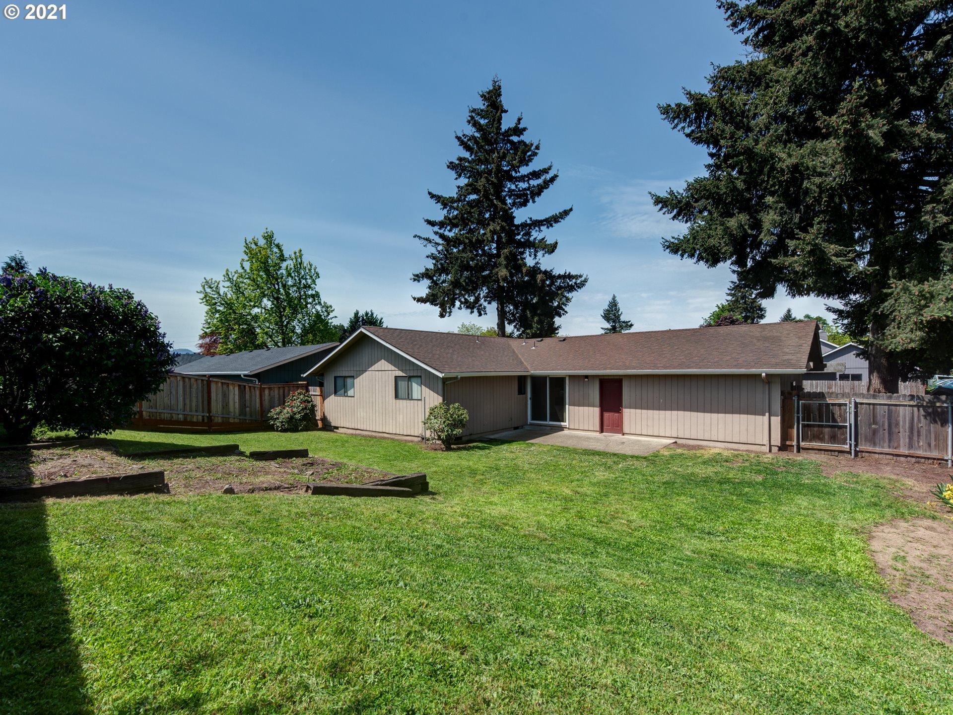 455 Panda Loop Eugene, OR 97401 - Photo 15 of 17 Gallery Image 15