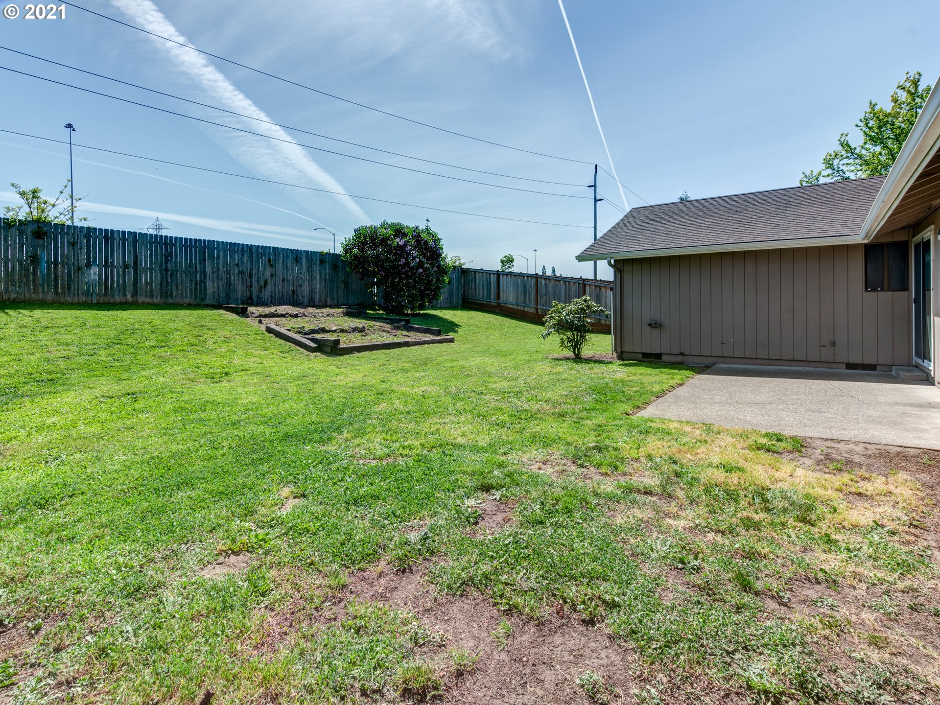 455 Panda Loop Eugene, OR 97401 - Photo 16 of 17 Gallery Image 16