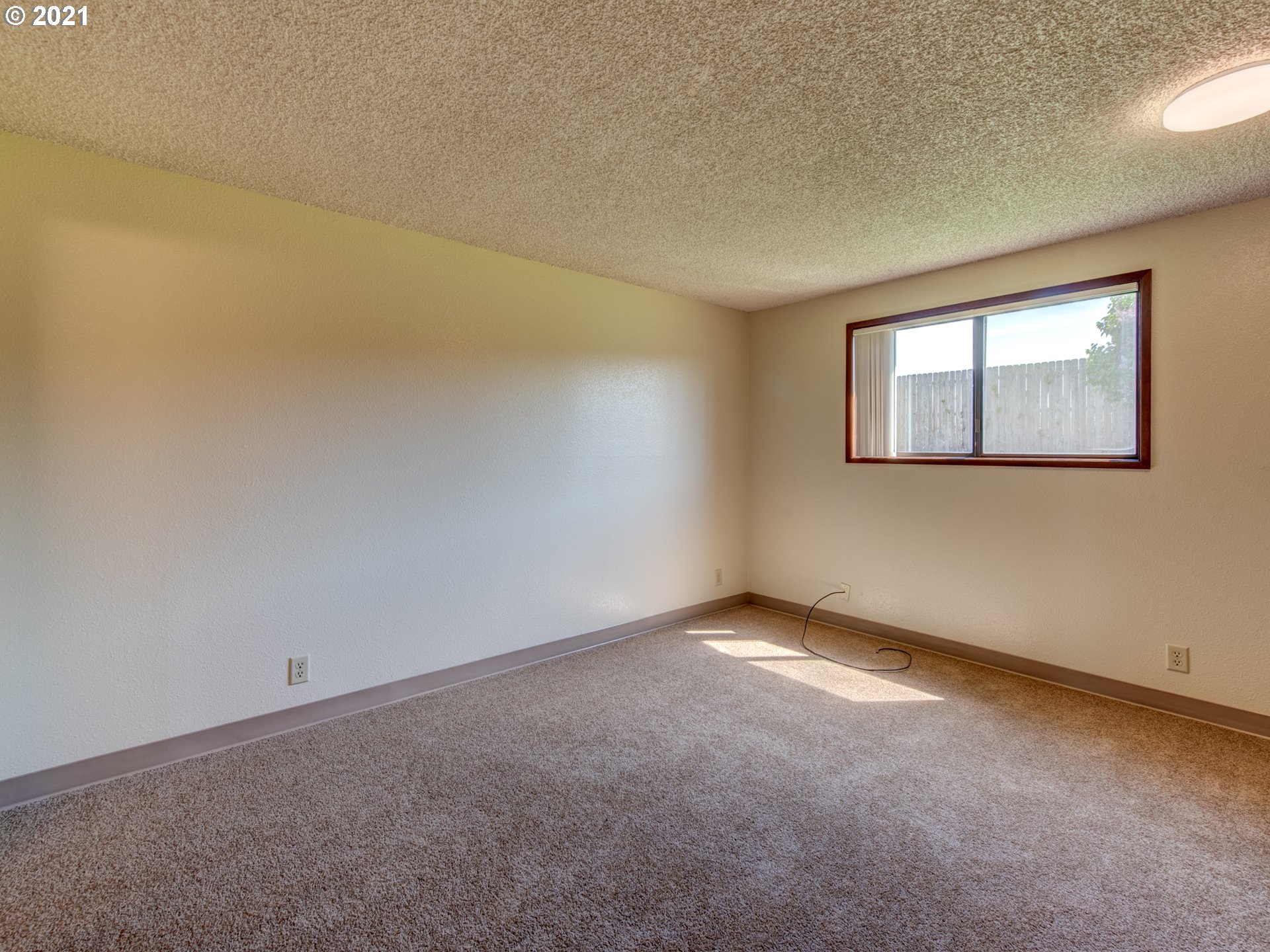 455 Panda Loop Eugene, OR 97401 - Photo 8 of 17 Gallery Image 8