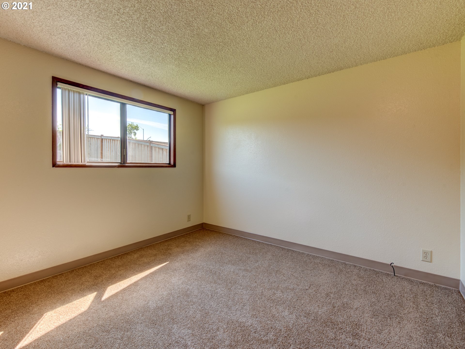 455 Panda Loop Eugene, OR 97401 - Photo 9 of 17 Gallery Image 9