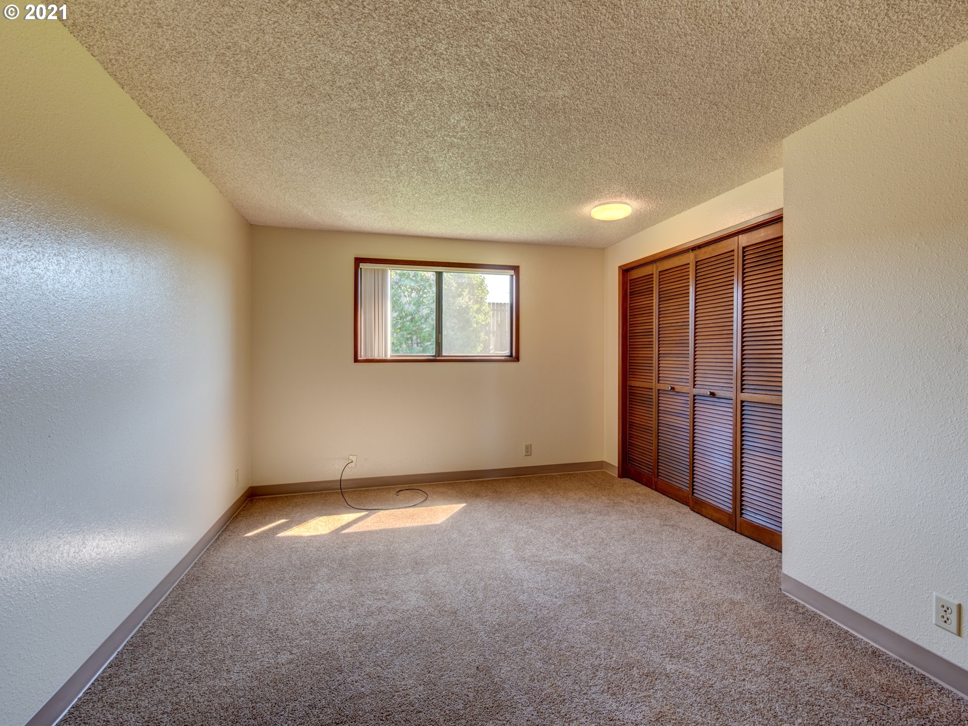 455 Panda Loop Eugene, OR 97401 - Photo 10 of 17 Gallery Image 10