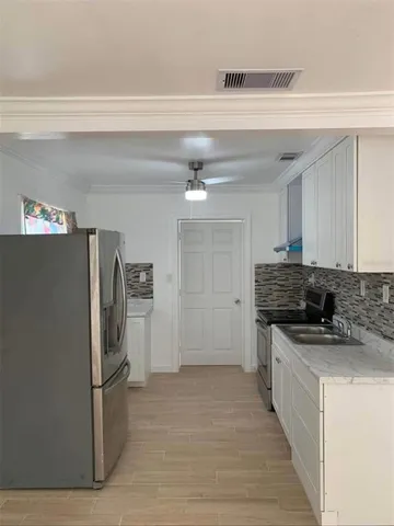 $2,750 | 3925 Mesa Avenue, Sarasota, FL 34233