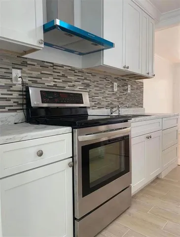 $2,750 | 3925 Mesa Avenue, Sarasota, FL 34233