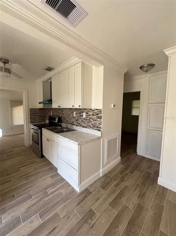 $2,750 | 3925 Mesa Avenue, Sarasota, FL 34233