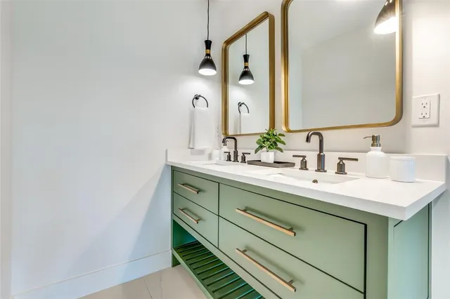 $815,000 | 6537 Patrick Drive, Dallas, TX 75214