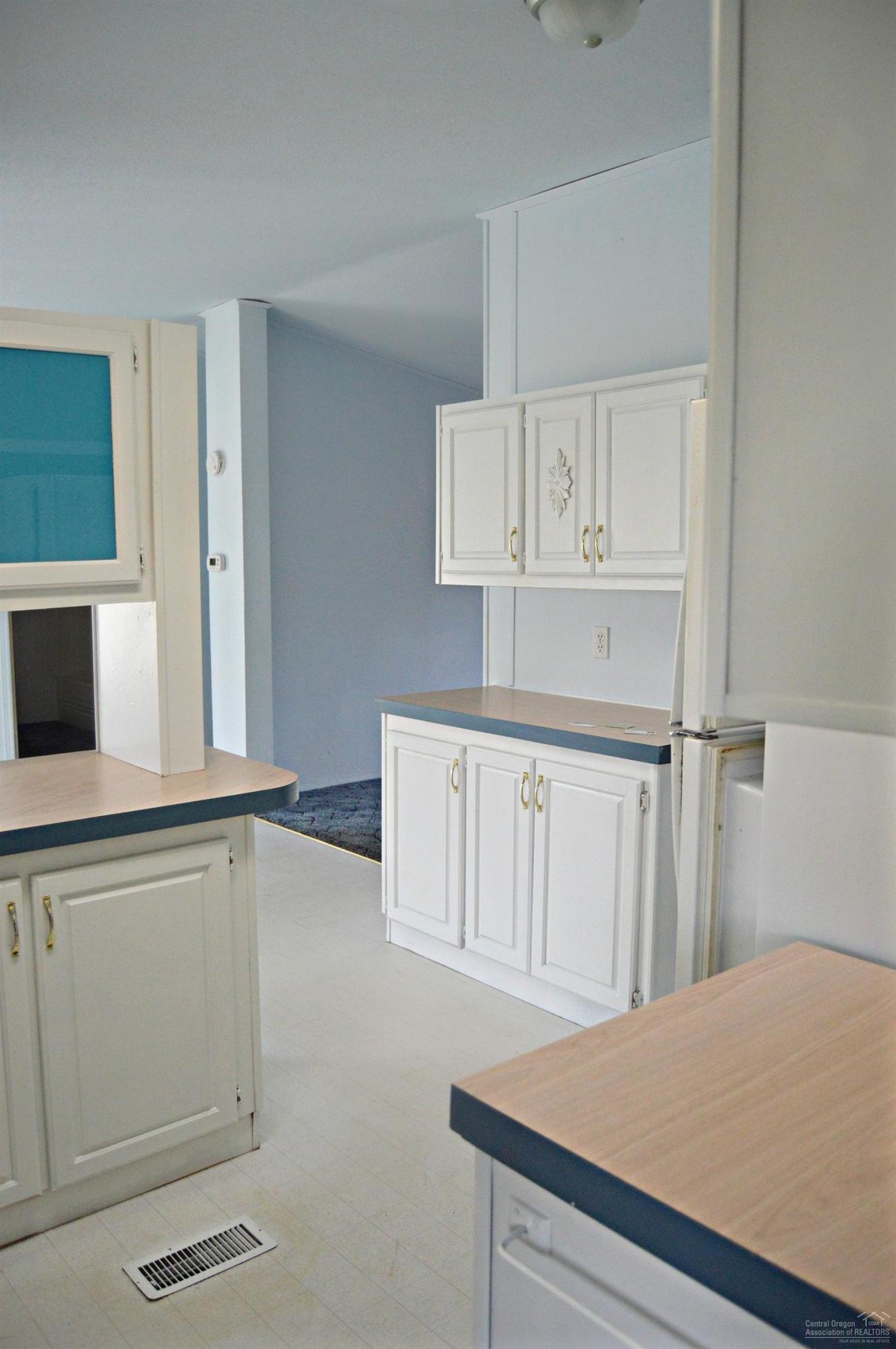 2074 Southwest Locust Way Madras, OR 97741 - Photo 7 of 25 Kitchen Area