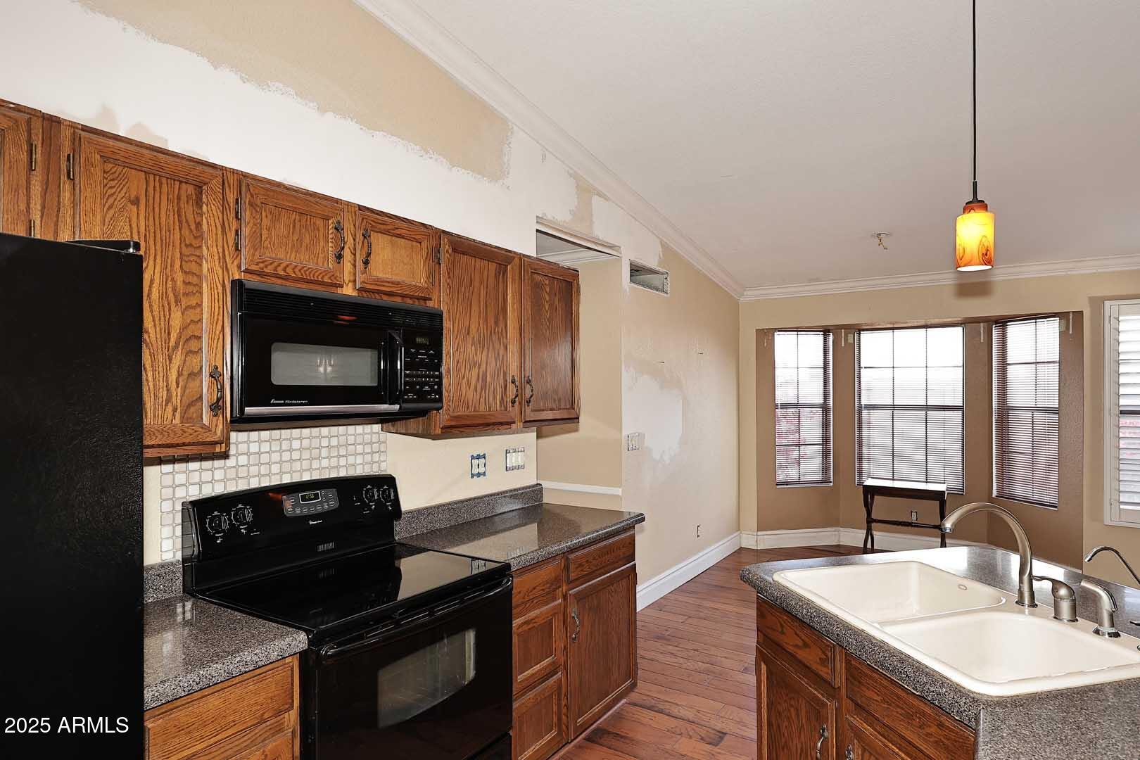 1971 East Buena Vista Drive Tempe, AZ 85284 - Photo 14 of 38 Kitchen-Range