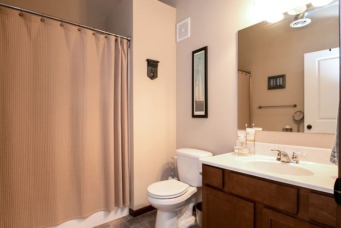 251 Vine Street, Unit 109 Riverside, IA 52327 - Photo 12 of 25 Gallery Image 12