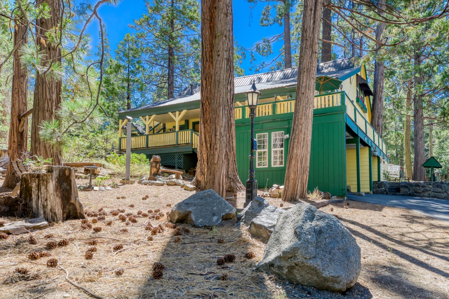 42025 Tollhouse Road Shaver Lake, CA 93664 - Photo 8 of 64 a view of a backyard with sitting area