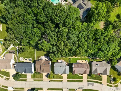 $450,000 | 1211 Lake Canyon View, Fenton, MO 63026
