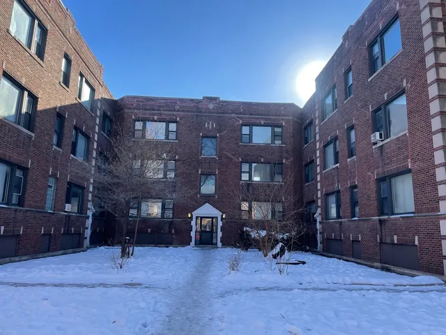 $1,100 | 109 East 68th Street, Unit 2B, Chicago, IL 60637