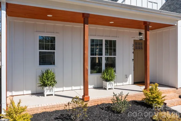 a view of a entryway front of house