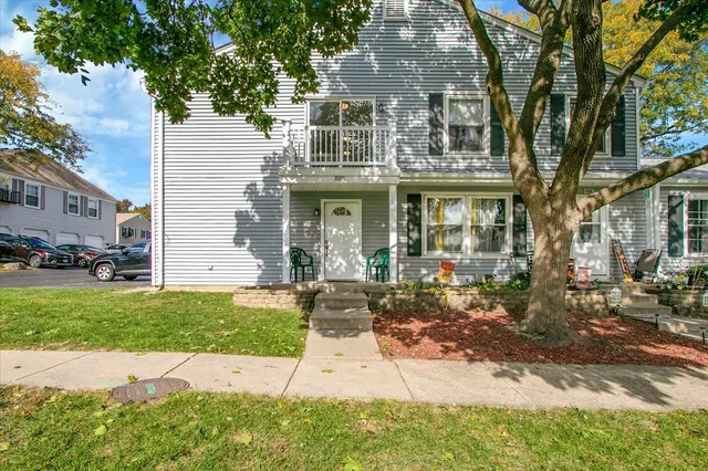 $222,900 | 488 Darlene Lane, Unit D, Glendale Heights, IL 60139