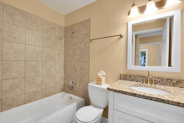 $222,900 | 488 Darlene Lane, Unit D, Glendale Heights, IL 60139