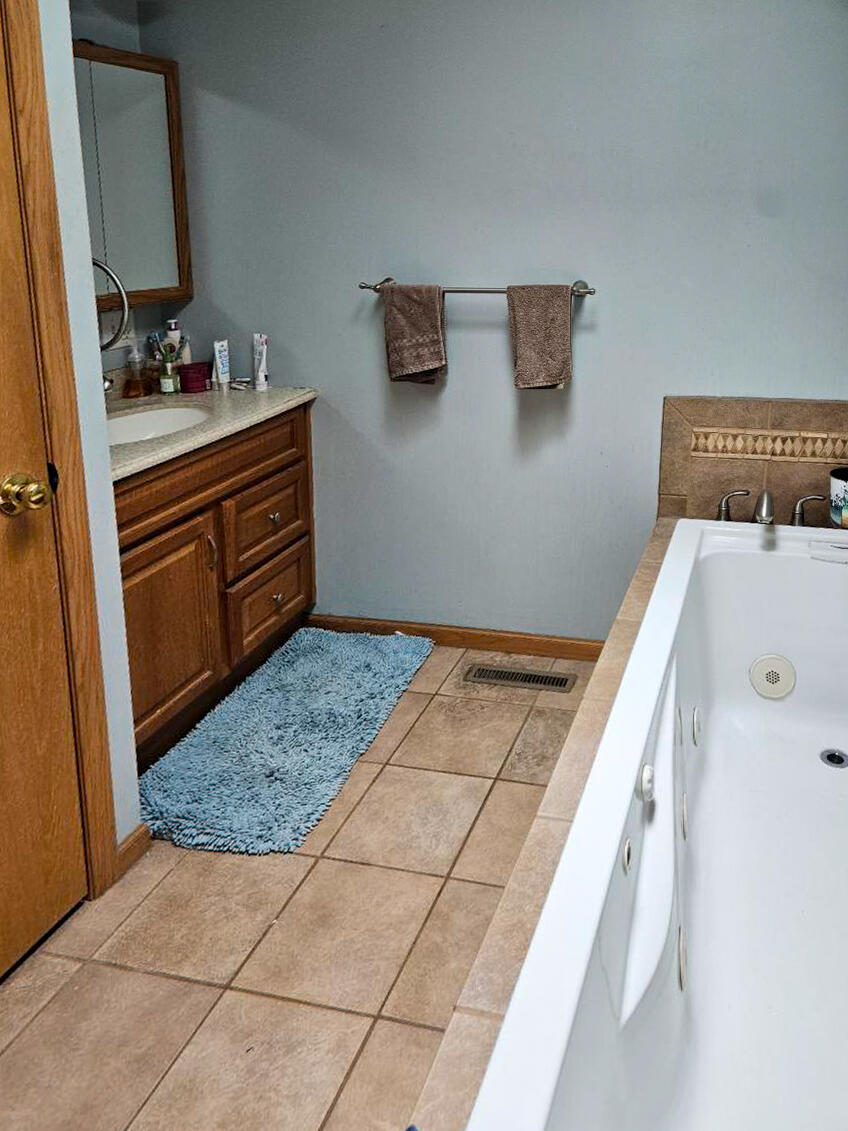 514 East Iowa Street Prairie du Chien, WI 53821 - Photo 9 of 18 bathroom