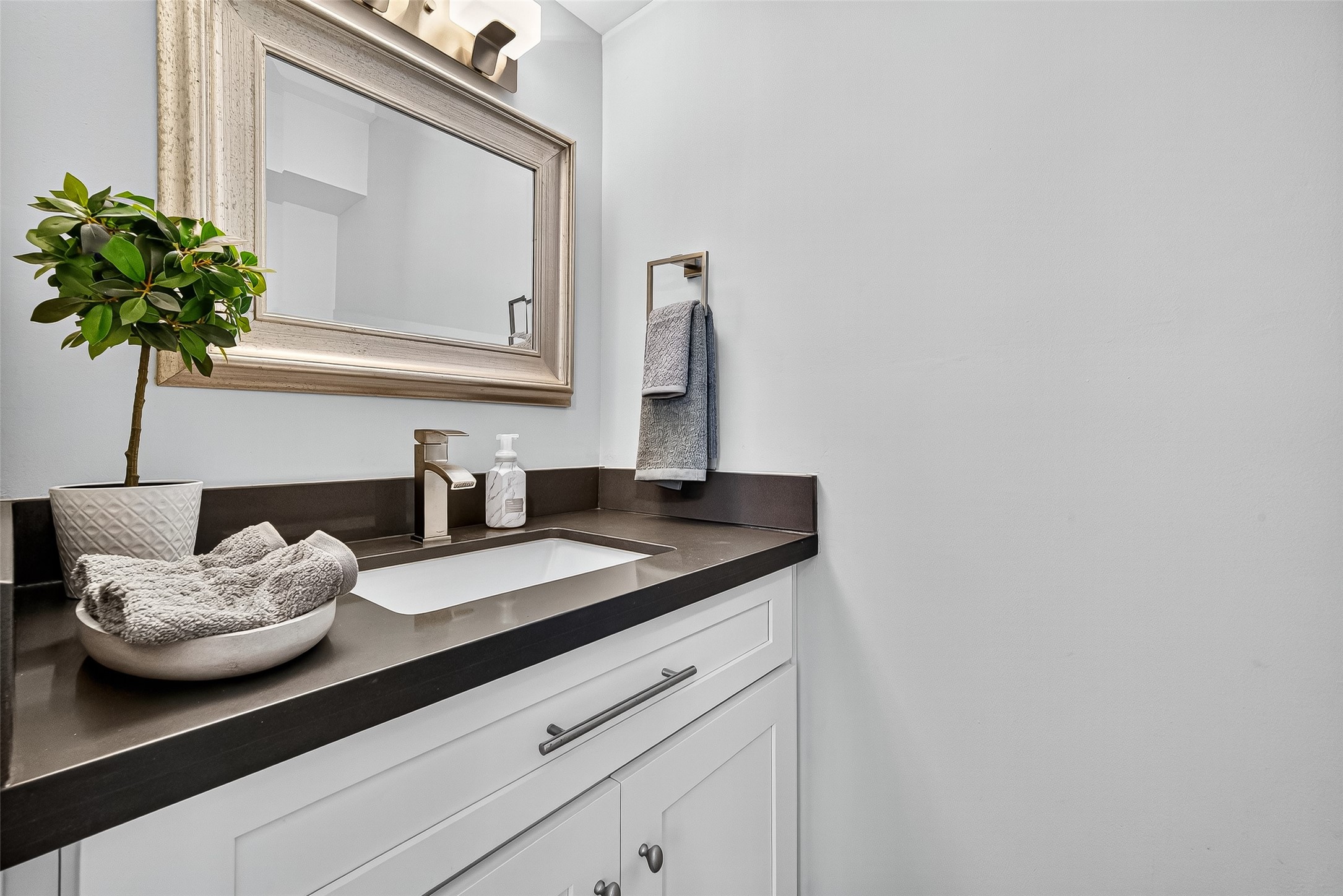 818 Silvergate Drive Houston, TX 77079 - Photo 18 of 40 a bathroom with a sink and a mirror