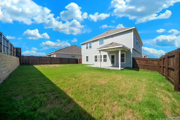 a view of a house with backyard and garden