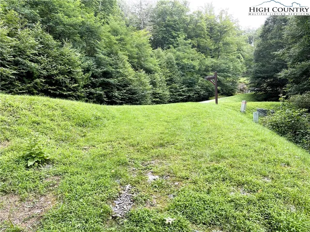 $174,900 | 129-130 Firethorn Trail, Blowing Rock, NC 28605