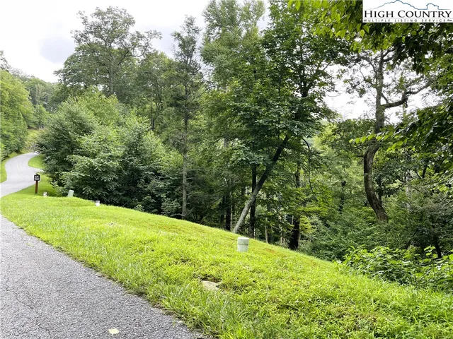 $174,900 | 129-130 Firethorn Trail, Blowing Rock, NC 28605