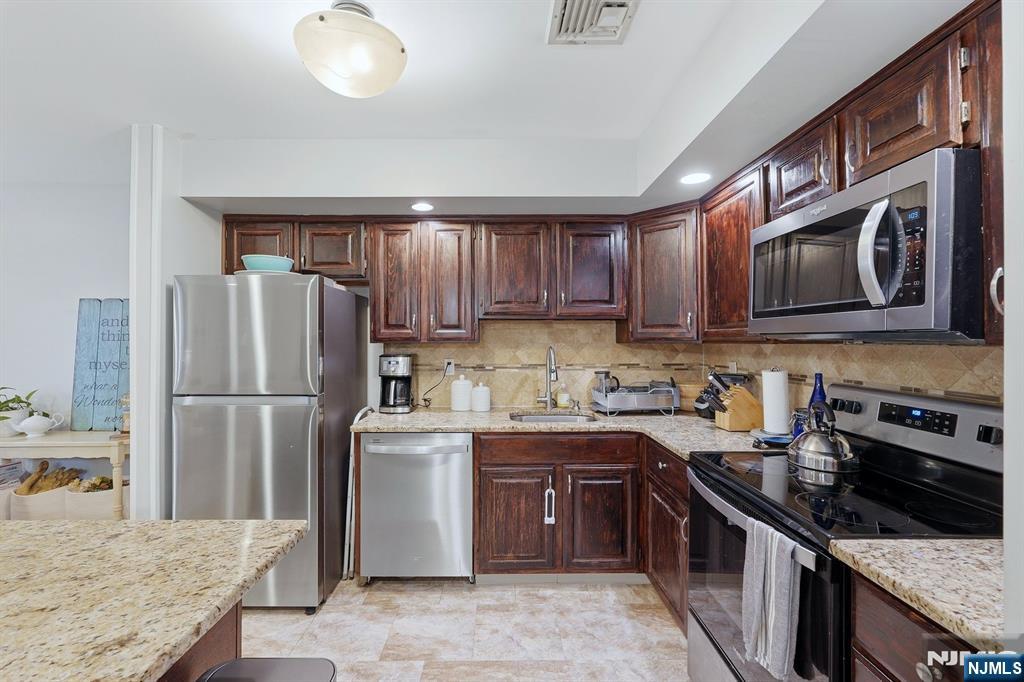 5 South Maple Avenue, Unit 52 Park Ridge, NJ 07656 - Photo 4 of 12 Gallery Image 4