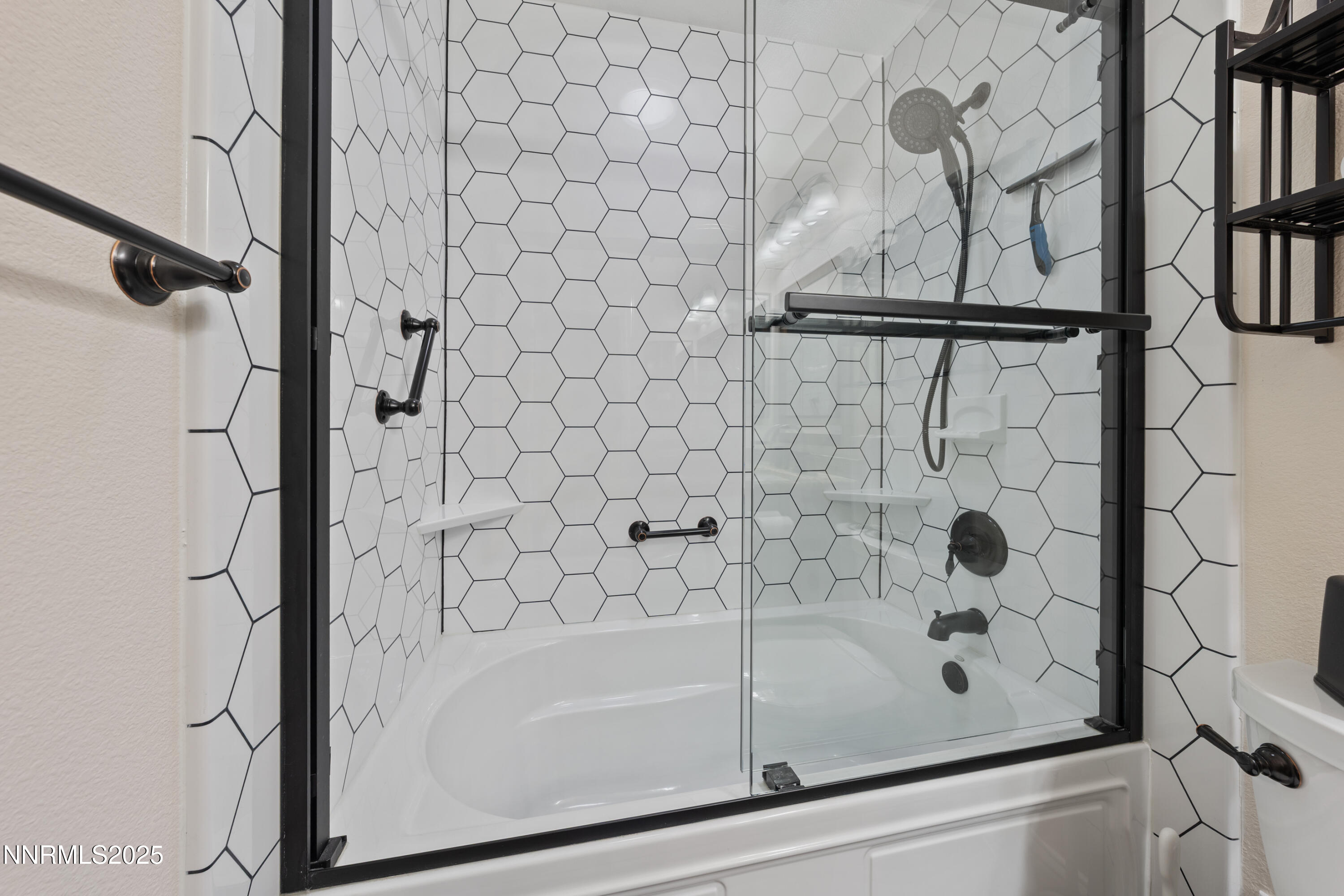 17785 Fortune Court Reno, NV 89508 - Photo 19 of 43 a bathroom with a bathtub