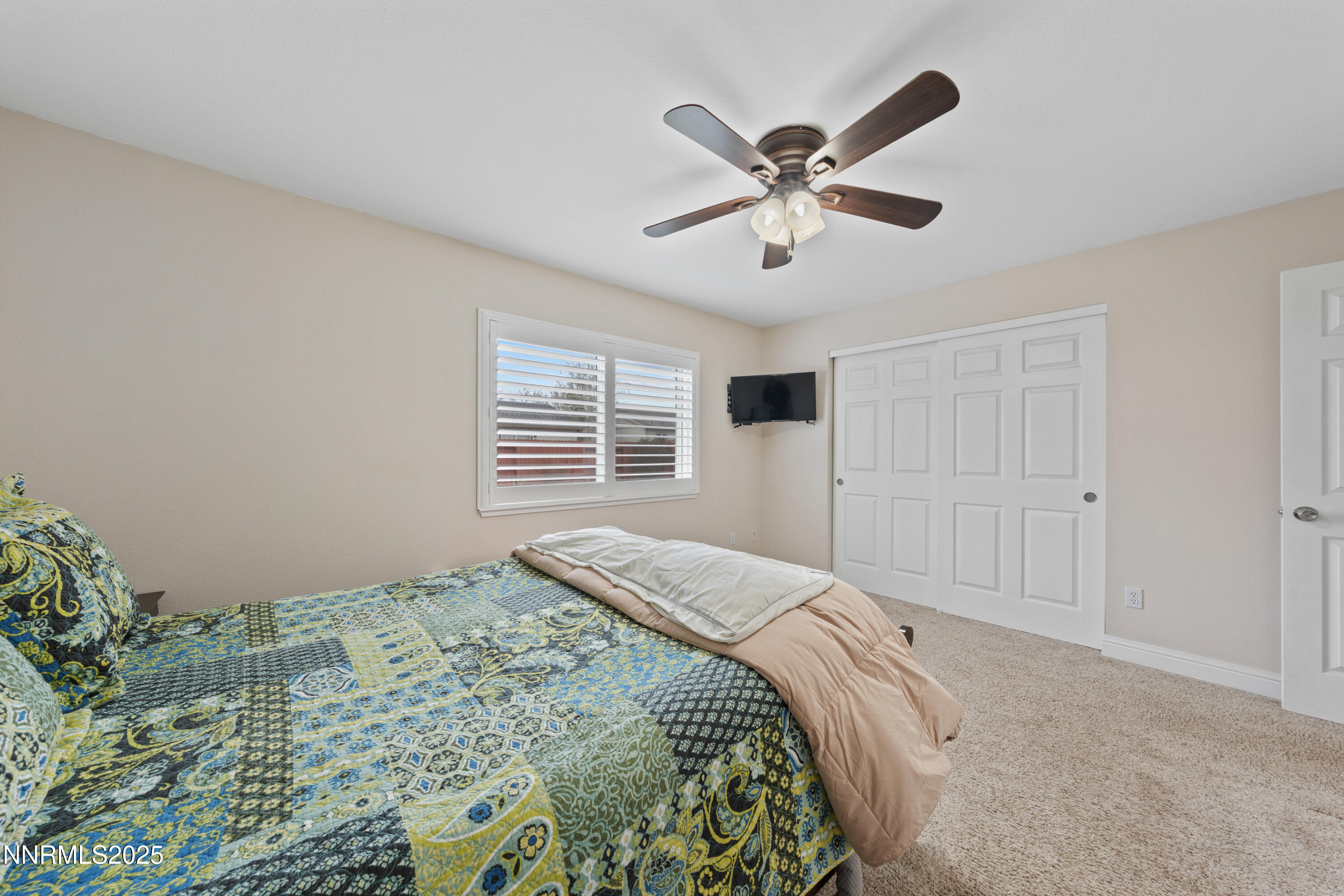 17785 Fortune Court Reno, NV 89508 - Photo 30 of 43 a bedroom with a large bed and a window