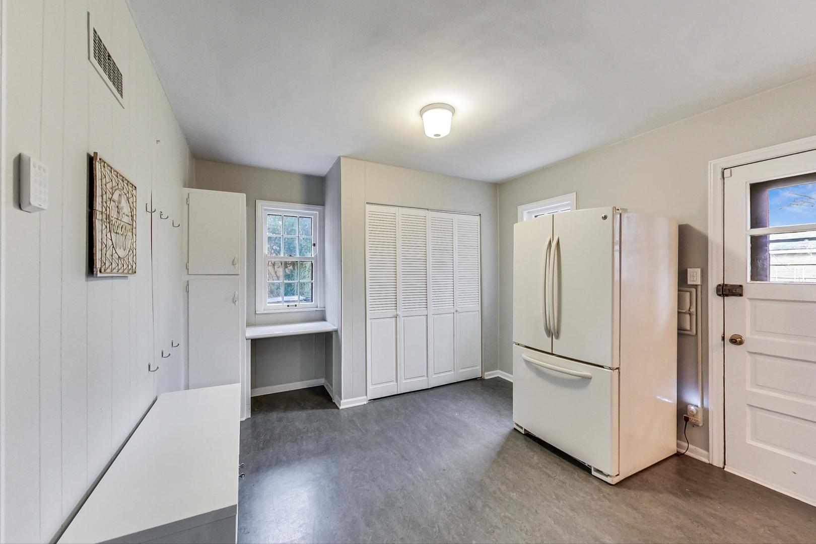 8110 Edgewater Road North Riverside, IL 60546 - Photo 14 of 34