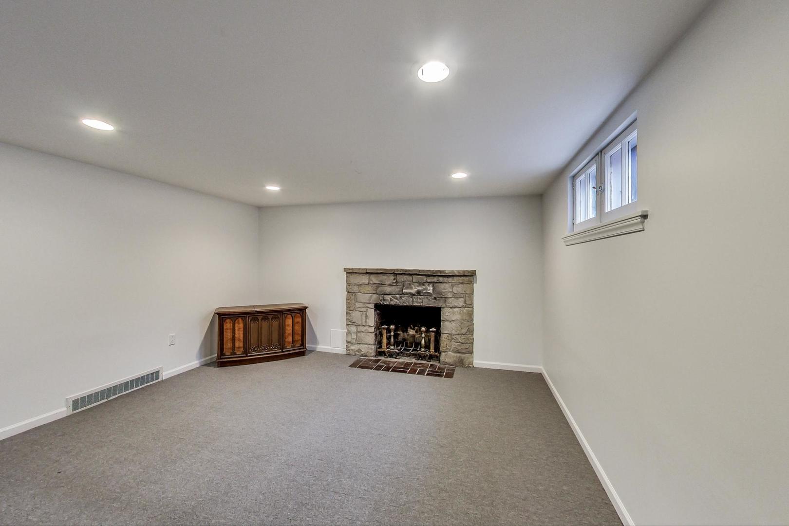 8110 Edgewater Road North Riverside, IL 60546 - Photo 18 of 34