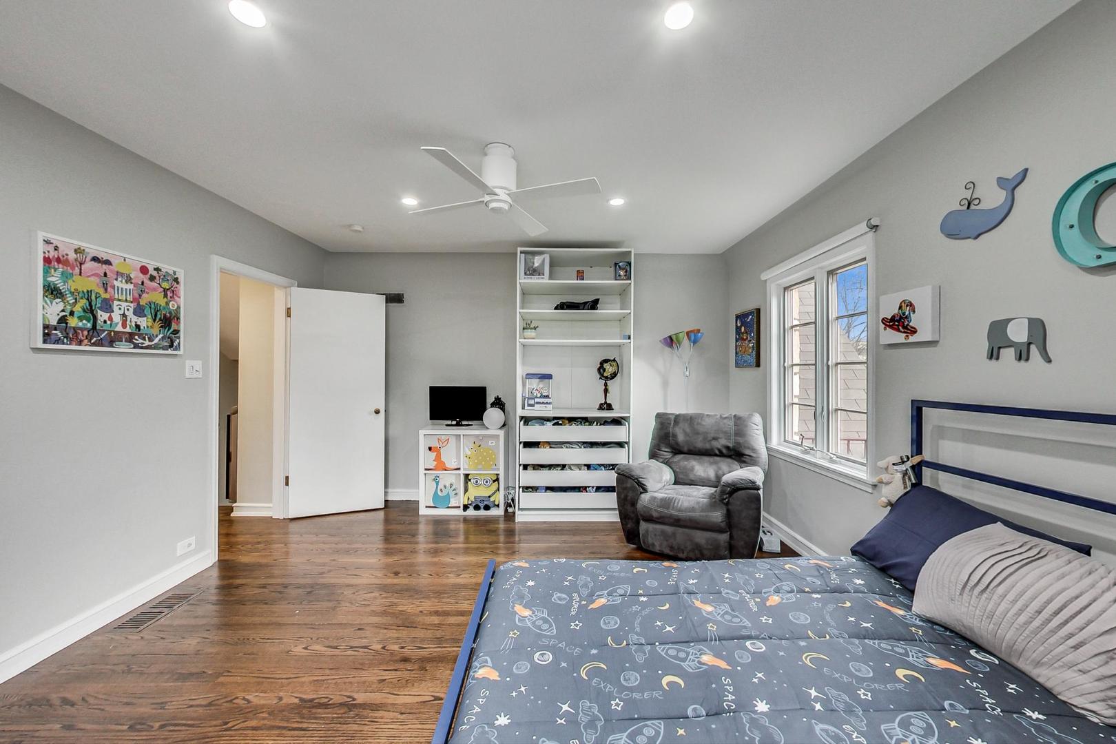 8110 Edgewater Road North Riverside, IL 60546 - Photo 23 of 34