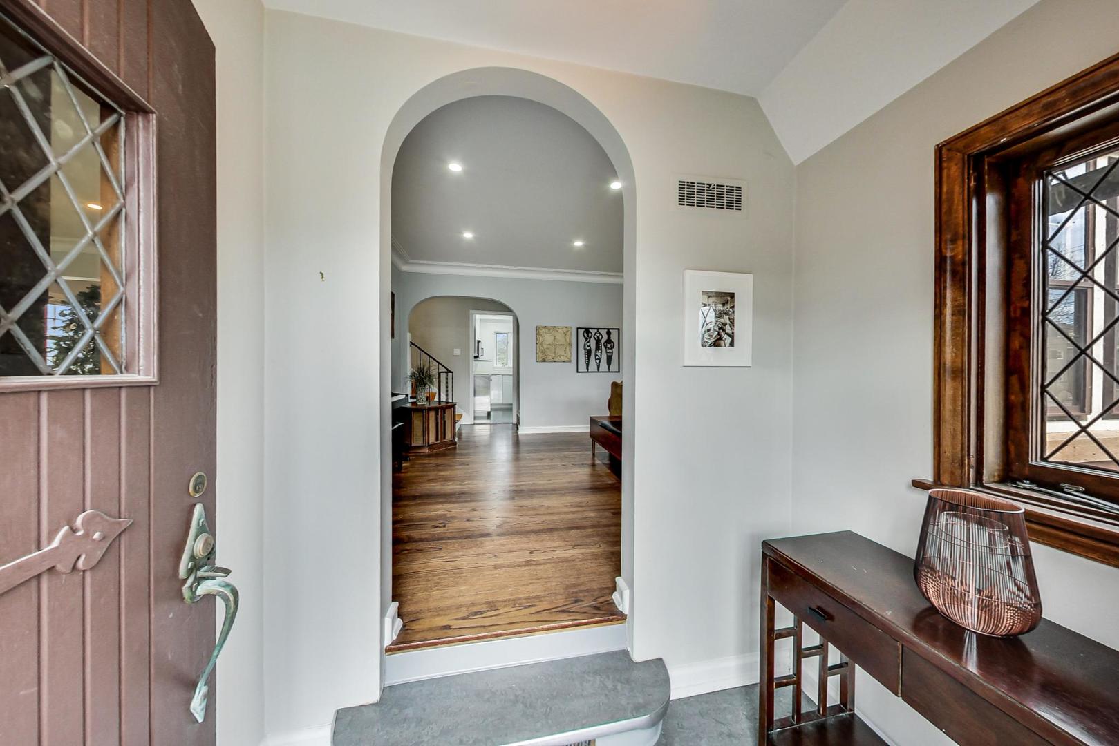 8110 Edgewater Road North Riverside, IL 60546 - Photo 4 of 34