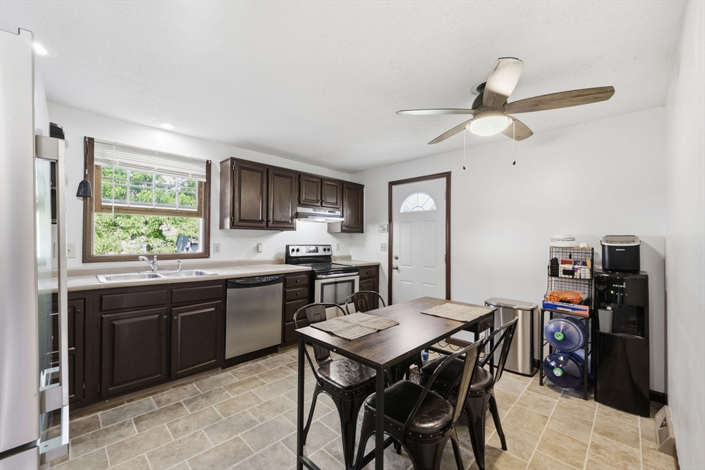 164 Arnold Avenue Springfield, MA 01119 - Photo 12 of 42