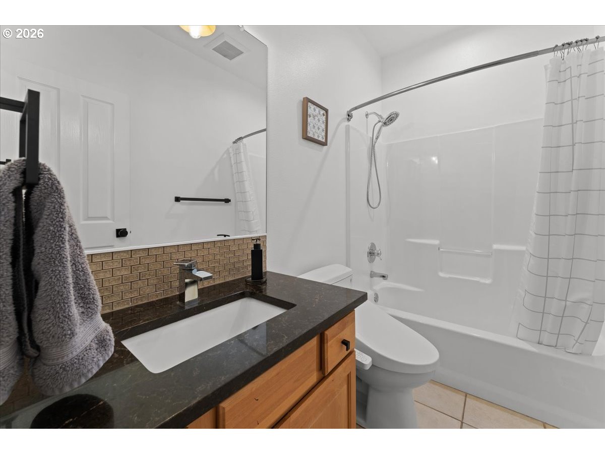 12996 Southwest Hazelcrest Way Portland, OR 97224 - Photo 7 of 48