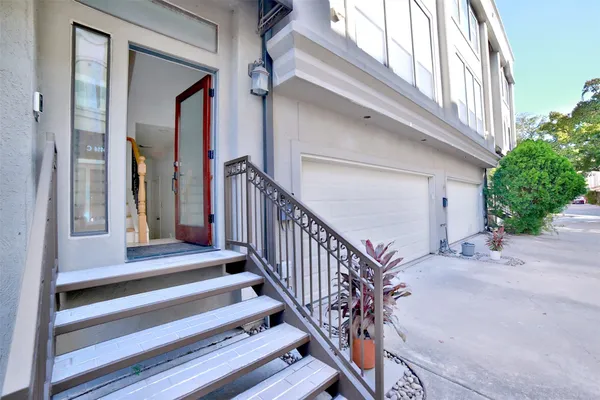 $5,295 | 2410 Dorrington Street, Unit C, Houston, TX 77030