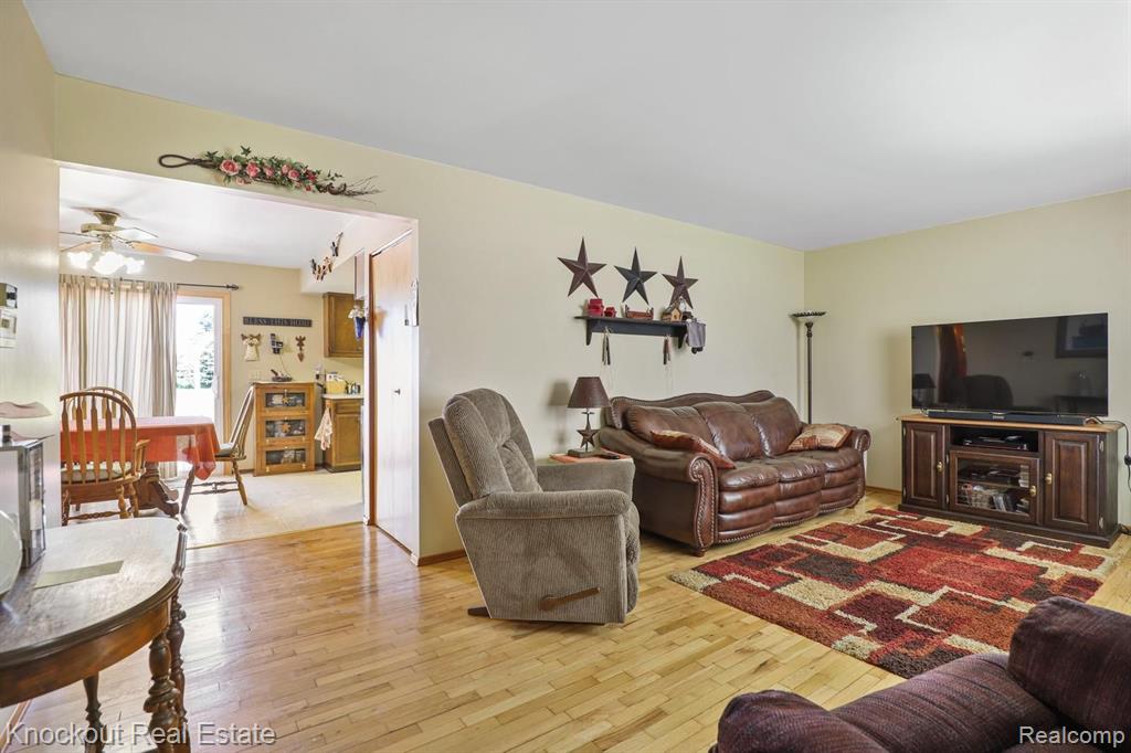 3698 Barnes Road Millington, MI 48746 - Photo 7 of 39