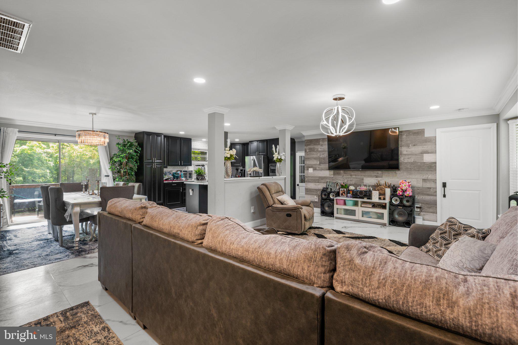 Open concept Living, Dining & Kitchen area